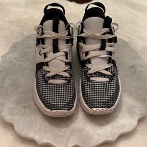 Nike Lebron Witness VII (GS) Black and White Basketball Sneakers